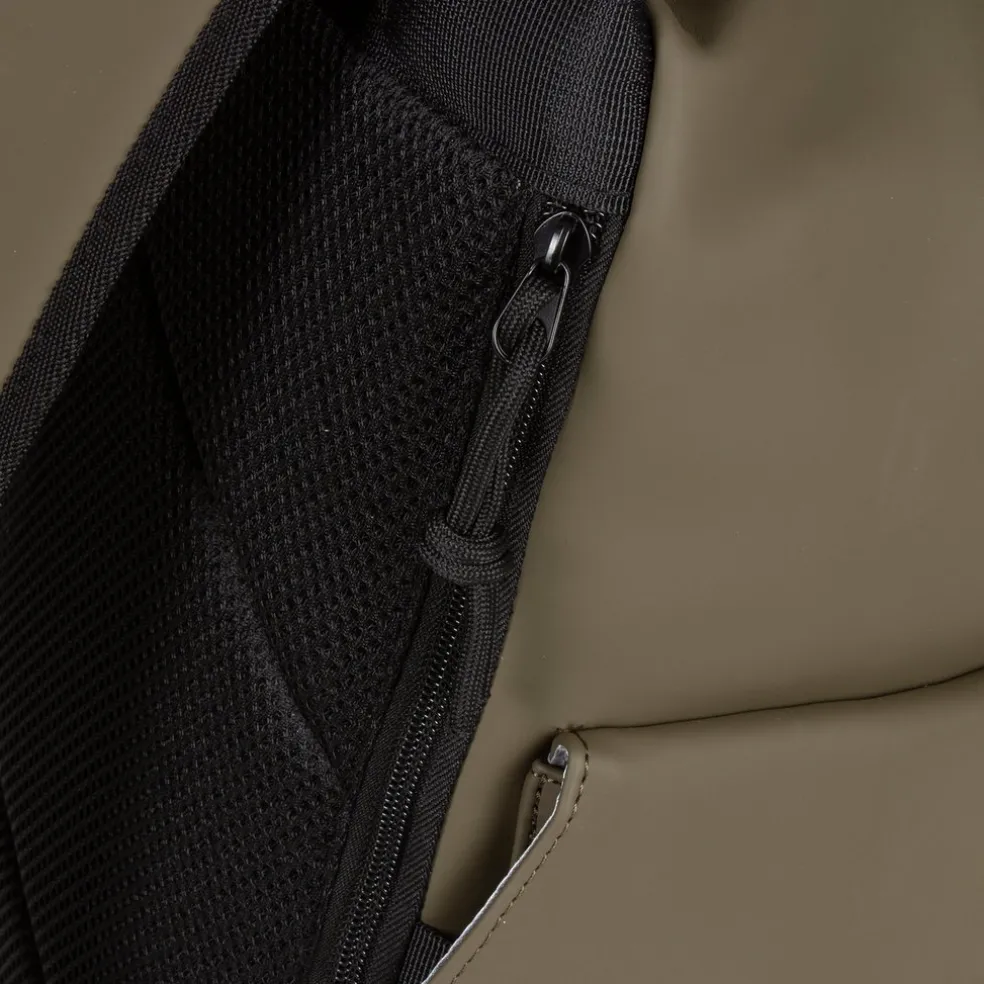 New Rebels ® Mart - Pu - Laptop - Rucksack - Wasserfest - OlIVgrün