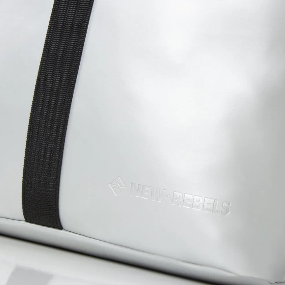 New Rebels Mart Los Angeles Metallic Silber 7L Rolltop Rucksack Wasserabweisend